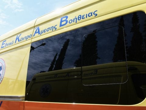 Χαϊδάρι: Ξυλοκόπησε άνδρα μέσα σε ιατρείο γιατί του έκανε παρατήρηση να μιλά πιο σιγά στο κινητό